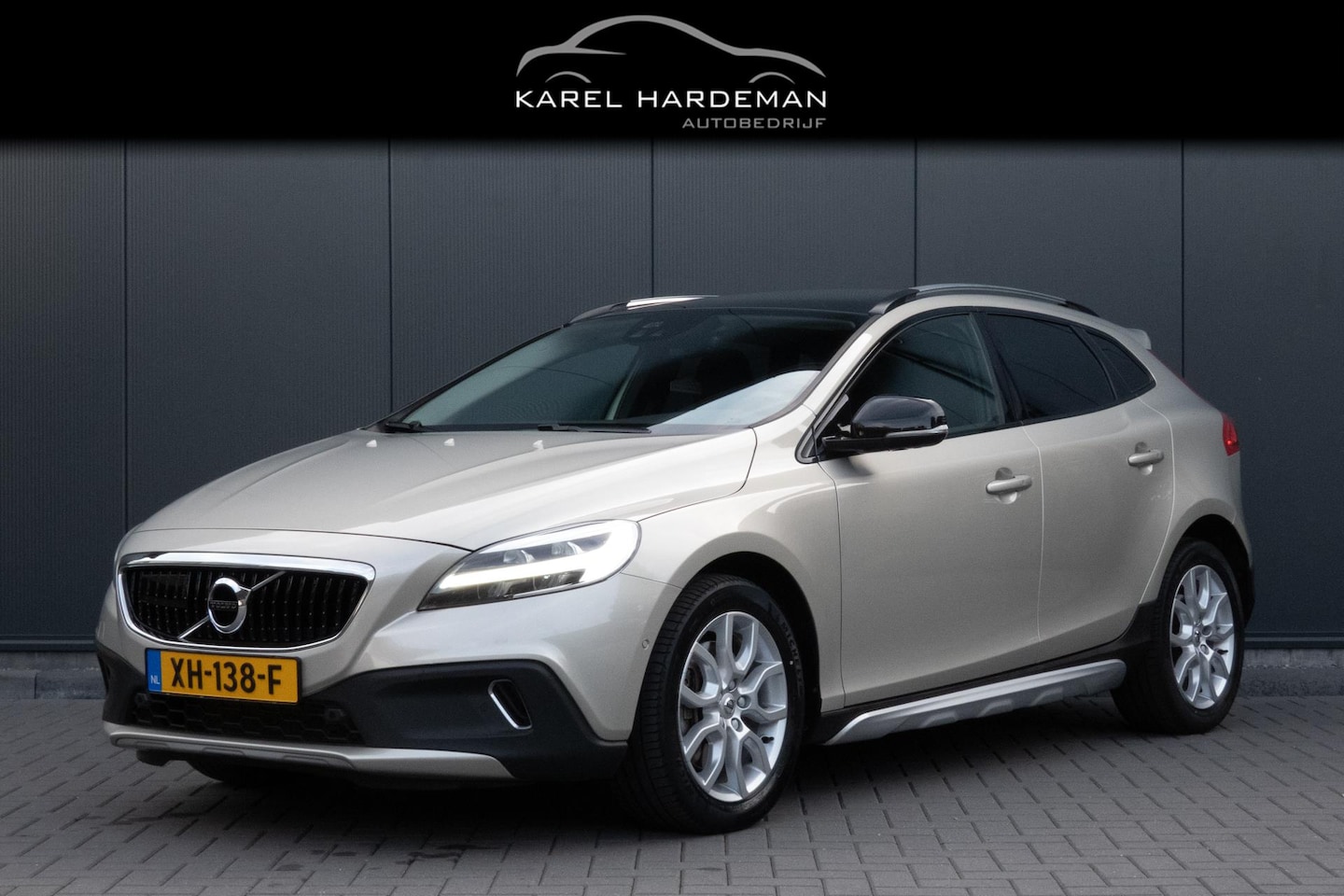 Volvo V40 Cross Country - 1.5 T3 Polar+ Luxury | TREKHAAK | ACC | HARMAN/KARDON | BLIS | CAMERA - AutoWereld.nl