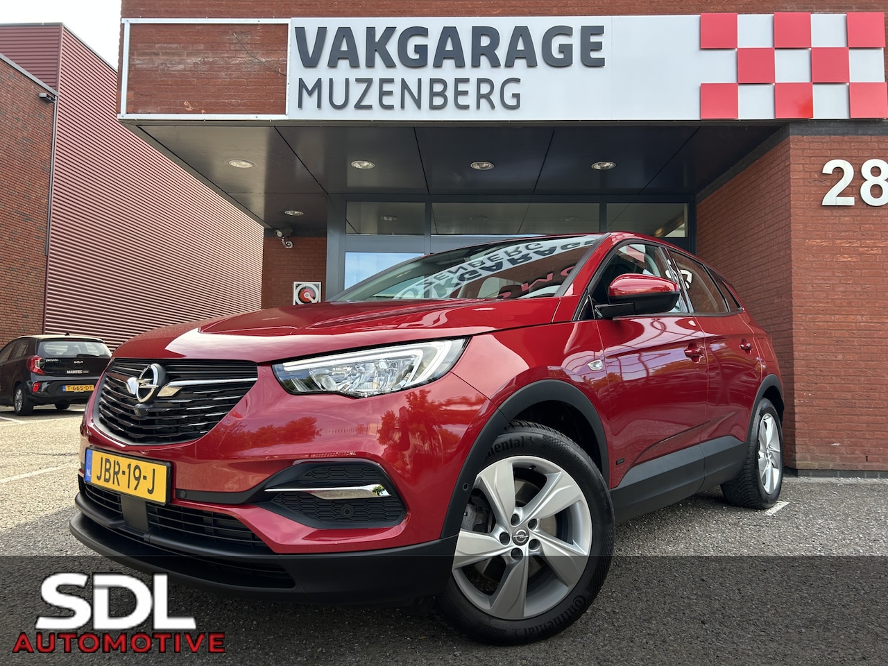 Opel Grandland X - 1.6 Turbo Hybrid Business Edition // NAVI + CARPLAY // CAMERA // PDC V+A // CLIMA // STOEL - AutoWereld.nl