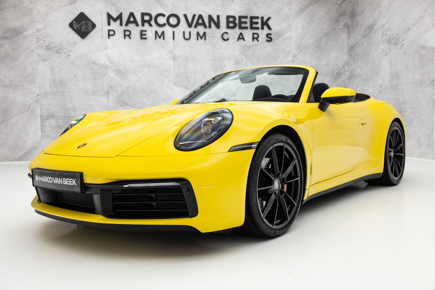 Porsche 911 Cabrio - 3.0 Carrera 4S 450 PK | Sportuitlaat | Bose | Racing Yellow | Chrono - AutoWereld.nl