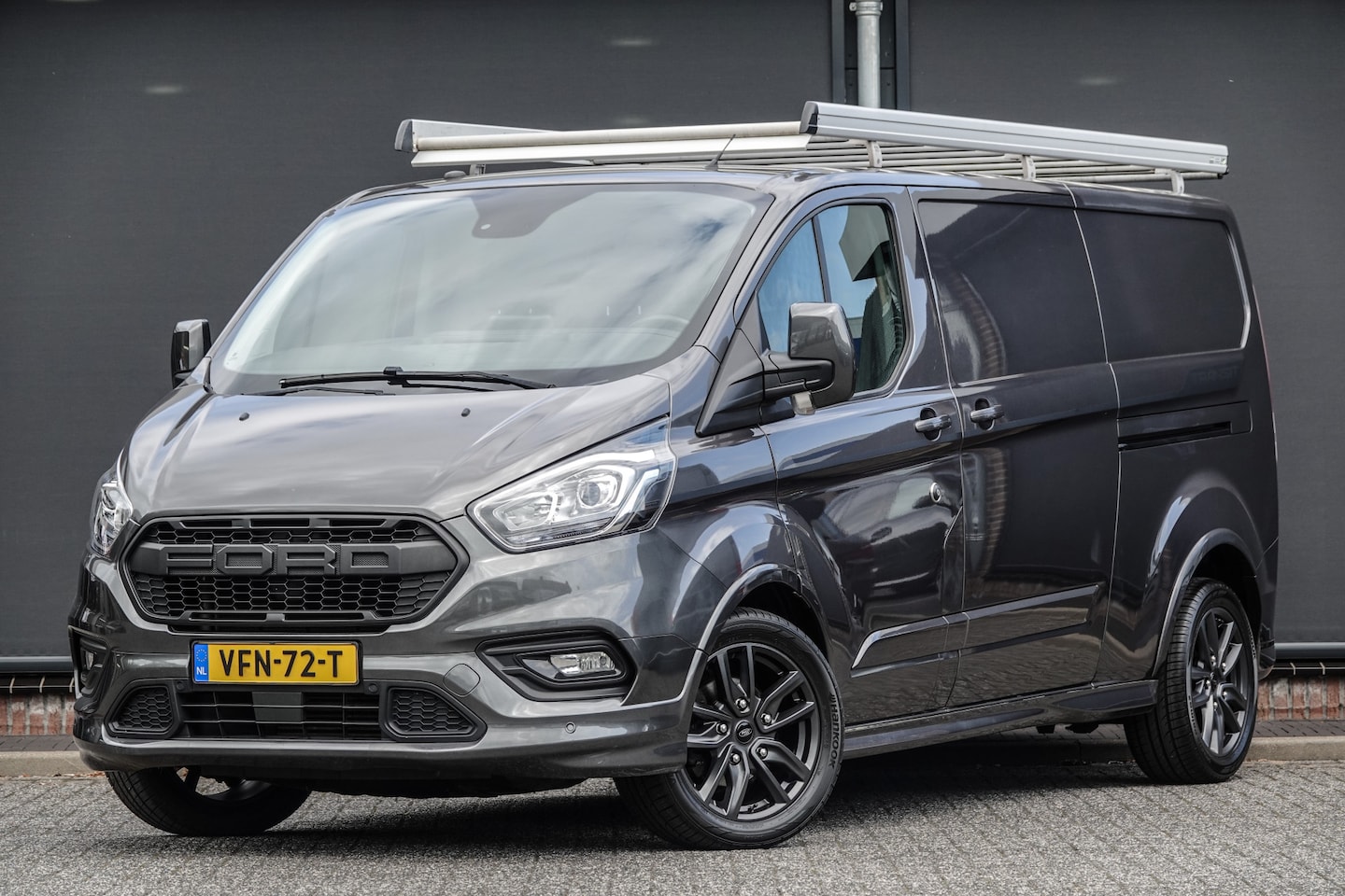 Ford Transit Custom - L2H1 2.0Tdci 185Pk Aut. | Sport | Imperiaal | 2xschuifdeur | Achteruitrijcamera | Trekhaak - AutoWereld.nl