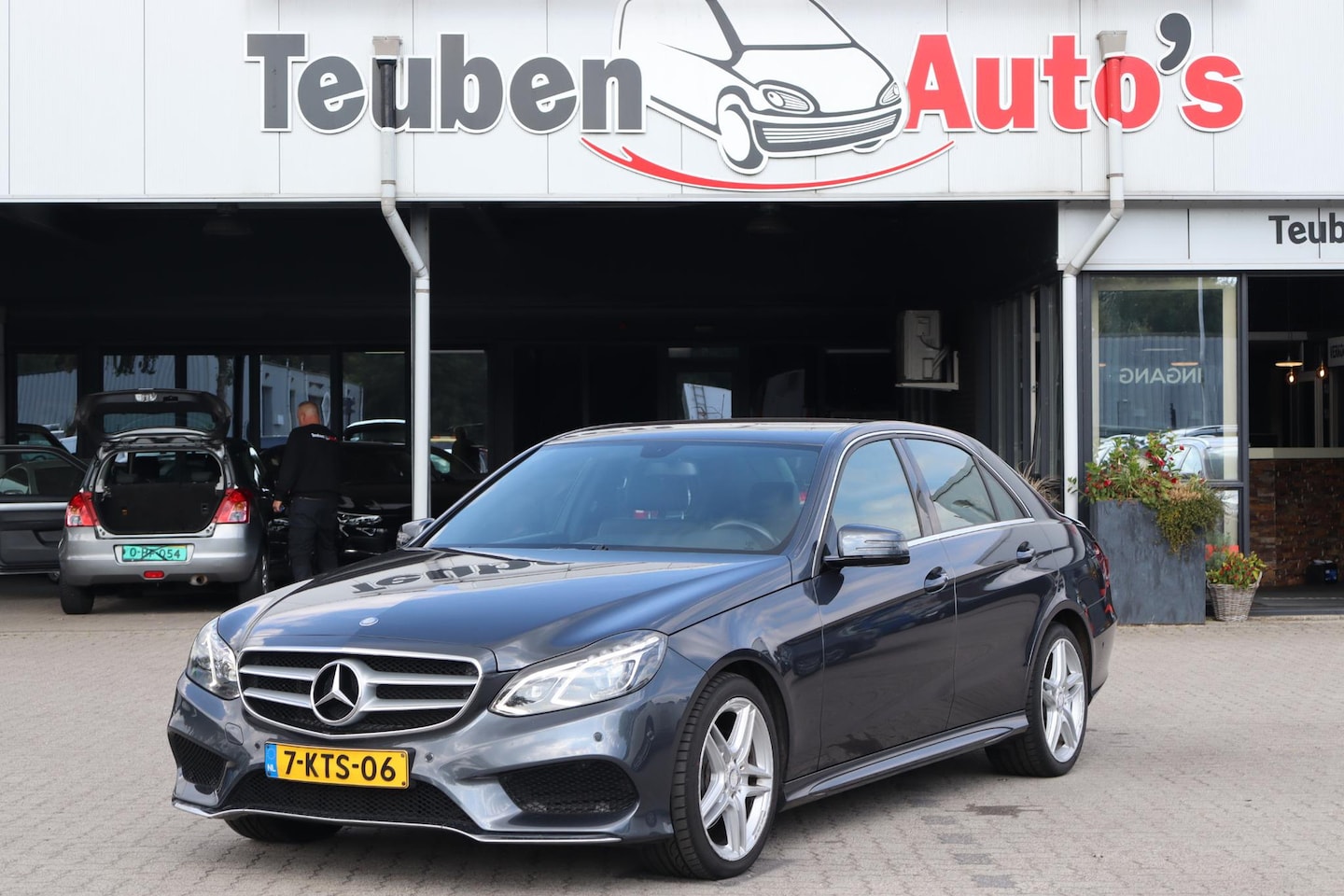 Mercedes-Benz E-klasse - 300 BlueTEC HYBRID Navigatie, Climate control, Cruise control, Half lederen bekleding - AutoWereld.nl