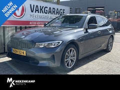 BMW 3-serie Touring - 330e xDrive Sport Line 17"/Trekhaak/Sportstoelen/Stoel + stuurverwarming/PDC/Apple Carplay