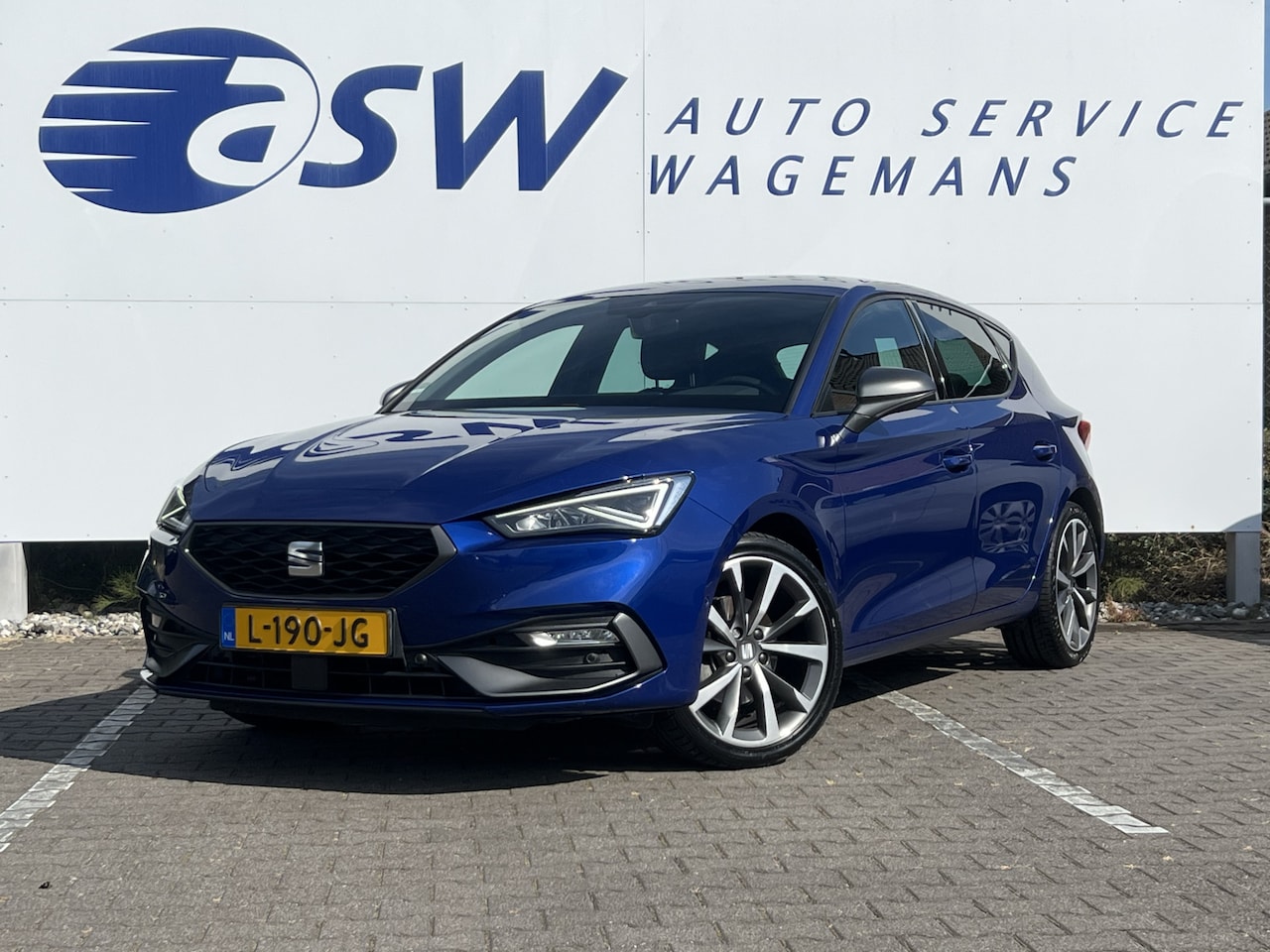 SEAT Leon - 1.5 eTSI FR Business Intense | Virtual Cockpit | Trekhaak | Wireless Carplay | 18 inch - AutoWereld.nl