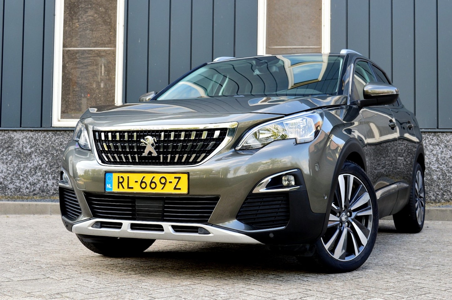 Peugeot 3008 - 1.2 PureTech Blue Lease Premium Rijklaarprijs-Garantie Navigatie trekhaak Camera Airco Led - AutoWereld.nl