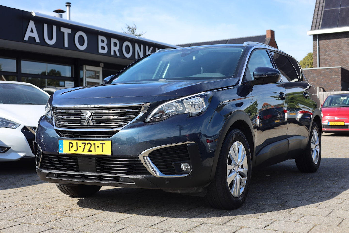 Peugeot 5008 - 1.2 PURETECH | NAVI | CAMERA | NIEUWE D-RIEM - AutoWereld.nl