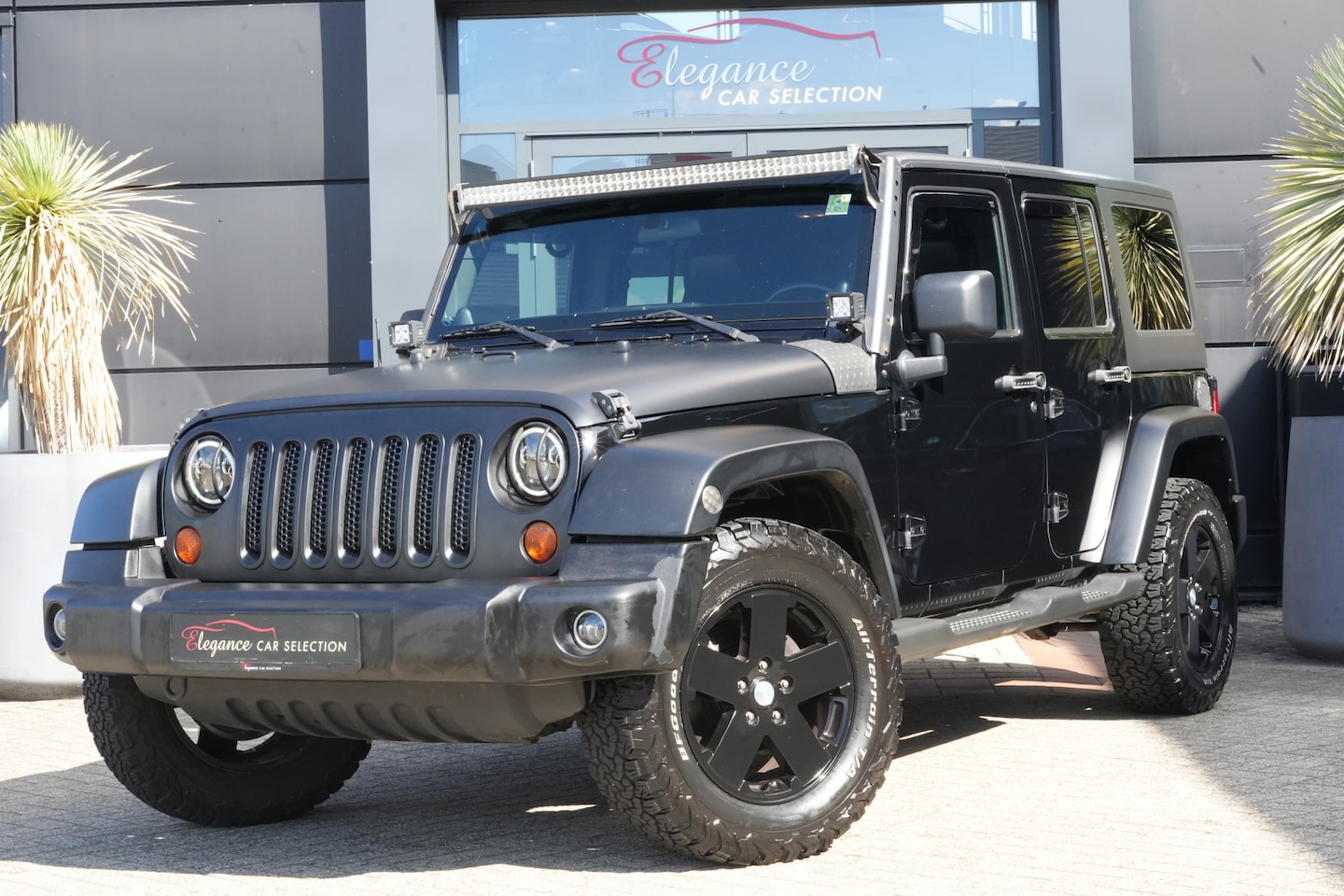 Jeep Wrangler - 2.8 CRD Sport 200 PK Navigatie/Trekhaak/Camera - AutoWereld.nl