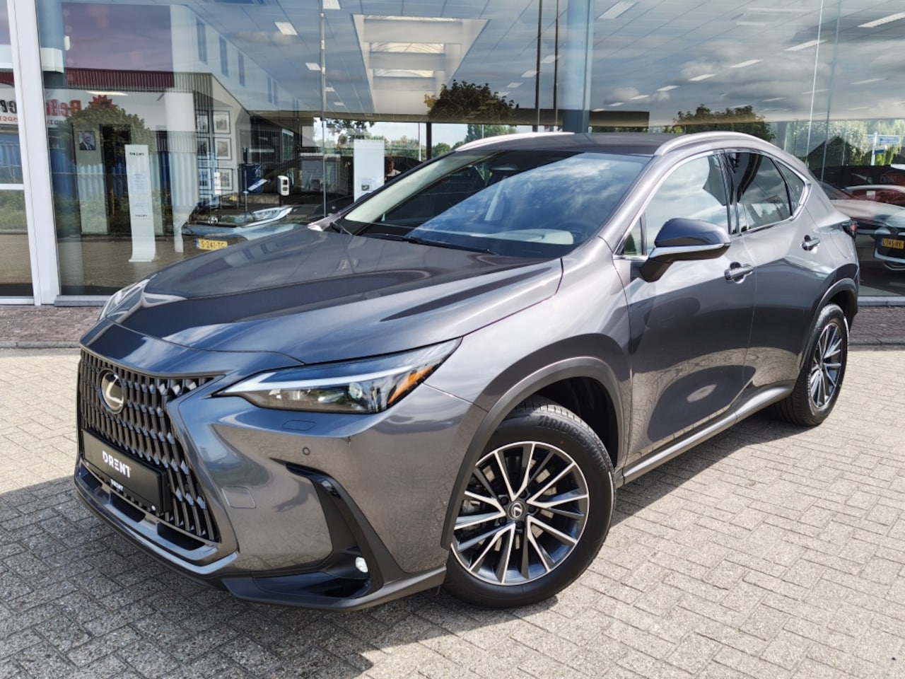 Lexus NX - 450h+ AWD Luxury Line | Trekhaak | Sensoren | Leder | Android Au - AutoWereld.nl