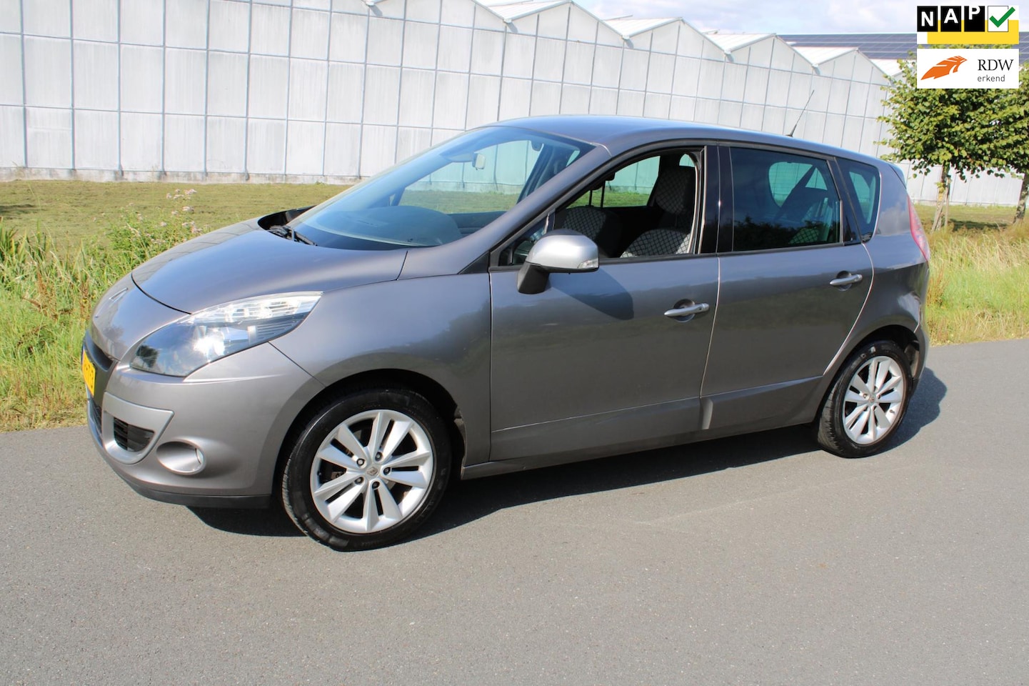 Renault Scénic - 1.4 TCE Celsium met Navigatie - AutoWereld.nl