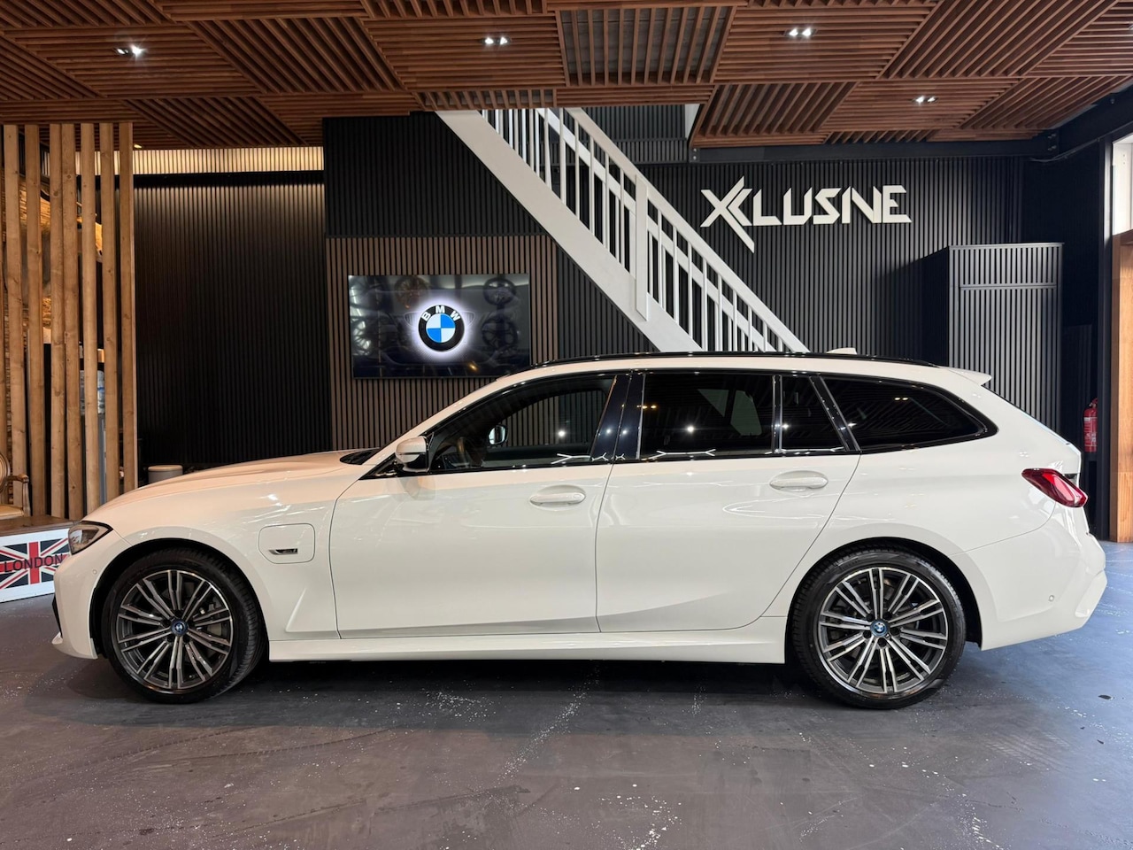 BMW 3-serie Touring - 330e High Executive 330e High Executive - AutoWereld.nl
