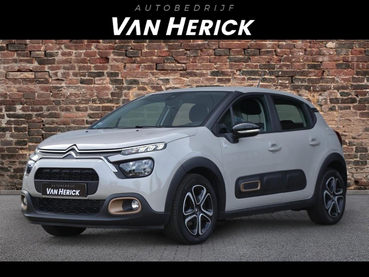 Citroën C3 - 1.2 PureTech C-Series | Navigatie | Clima - AutoWereld.nl