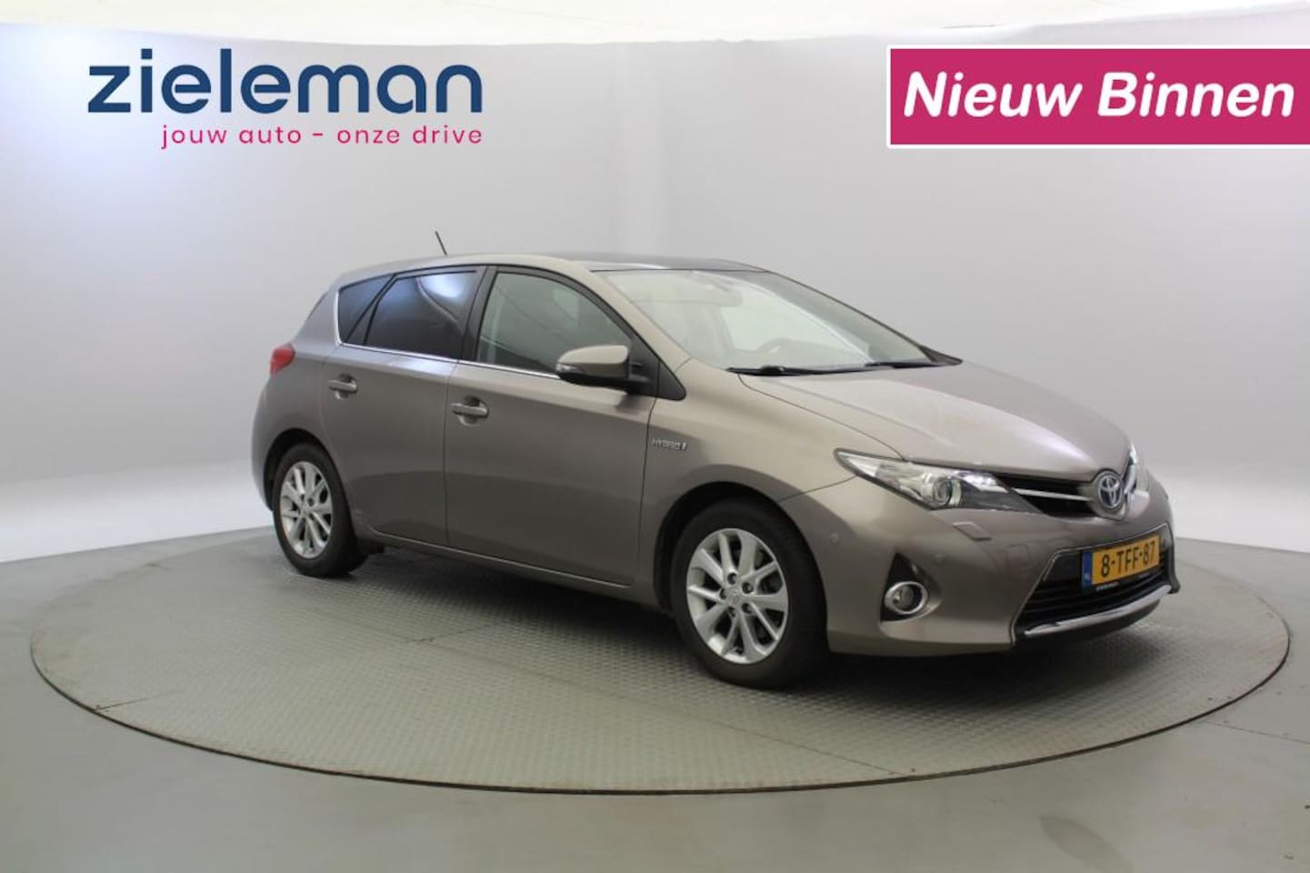 Toyota Auris - 1.8 Hybrid Lease+ - Navi, Clima, Panorama, Camera, Trekhaak - AutoWereld.nl