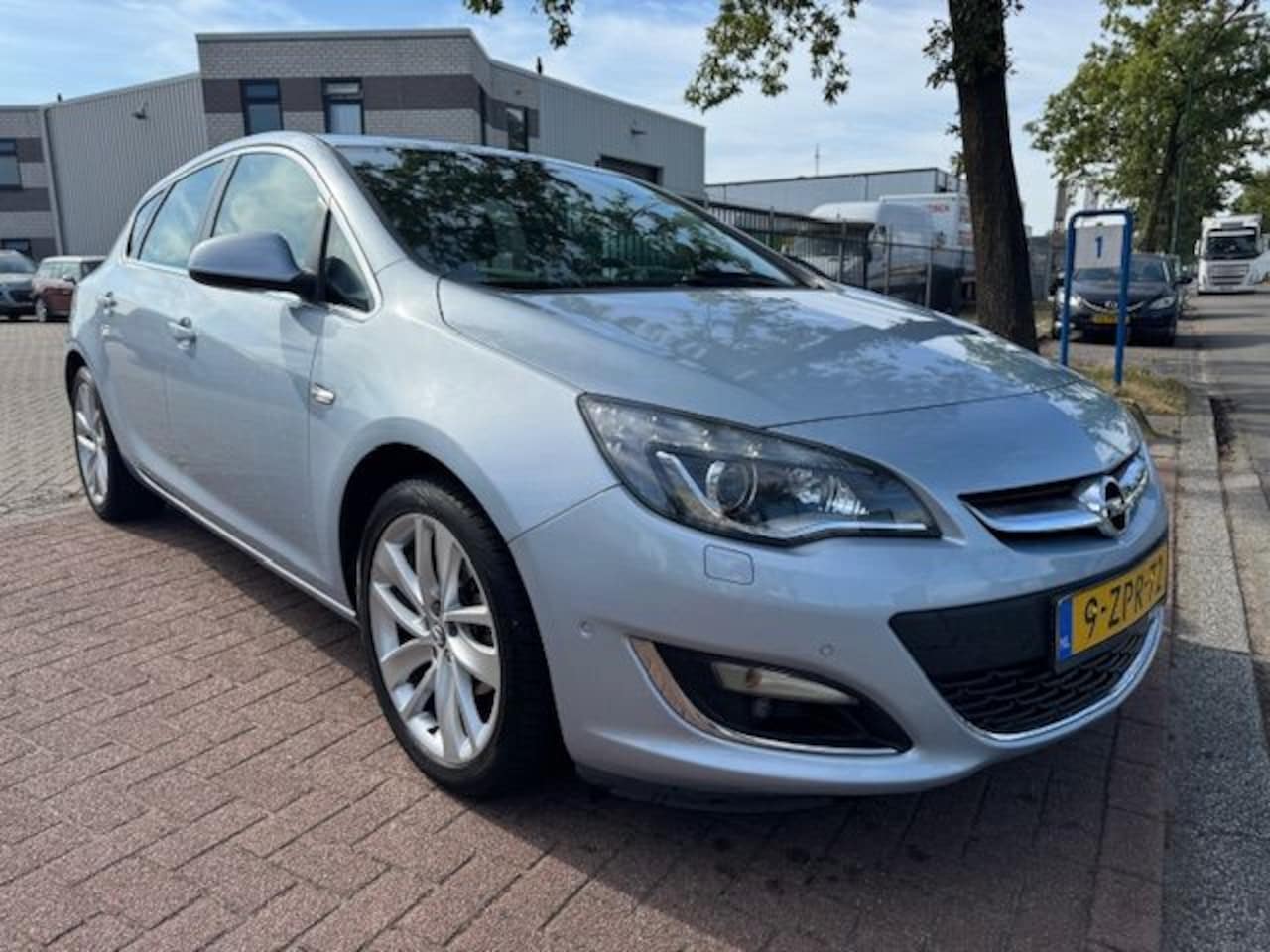 Opel Astra - 1.4 Turbo 140pk 5deurs Sport + 133.000km Airco/ECC,Navigatie,Camera,Xenon - AutoWereld.nl
