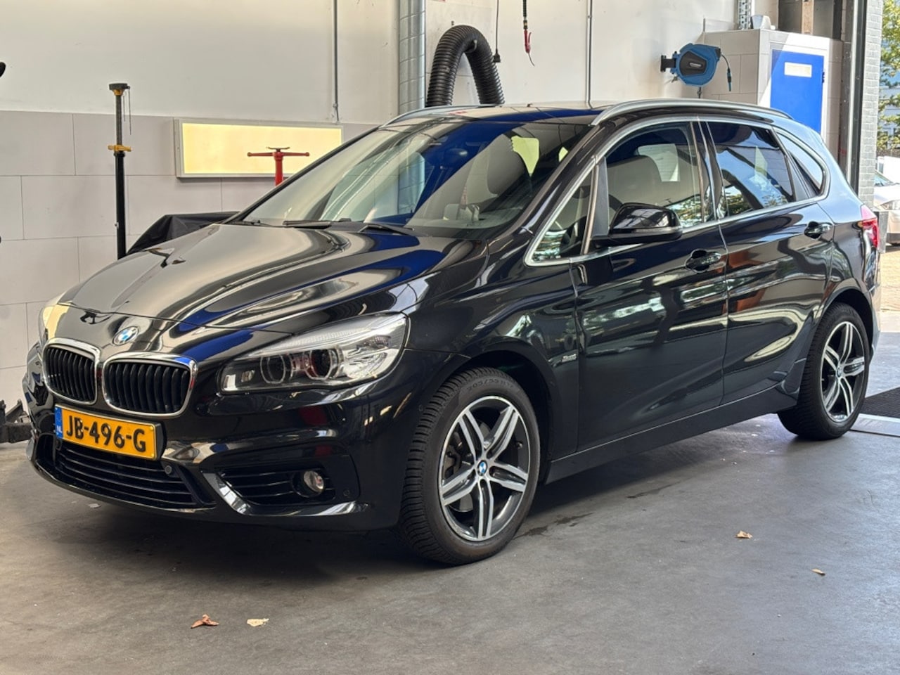 BMW 2-serie Active Tourer - 218i Automaat - Full option - Panorama - Leder - BMW dealer onderhouden - AutoWereld.nl