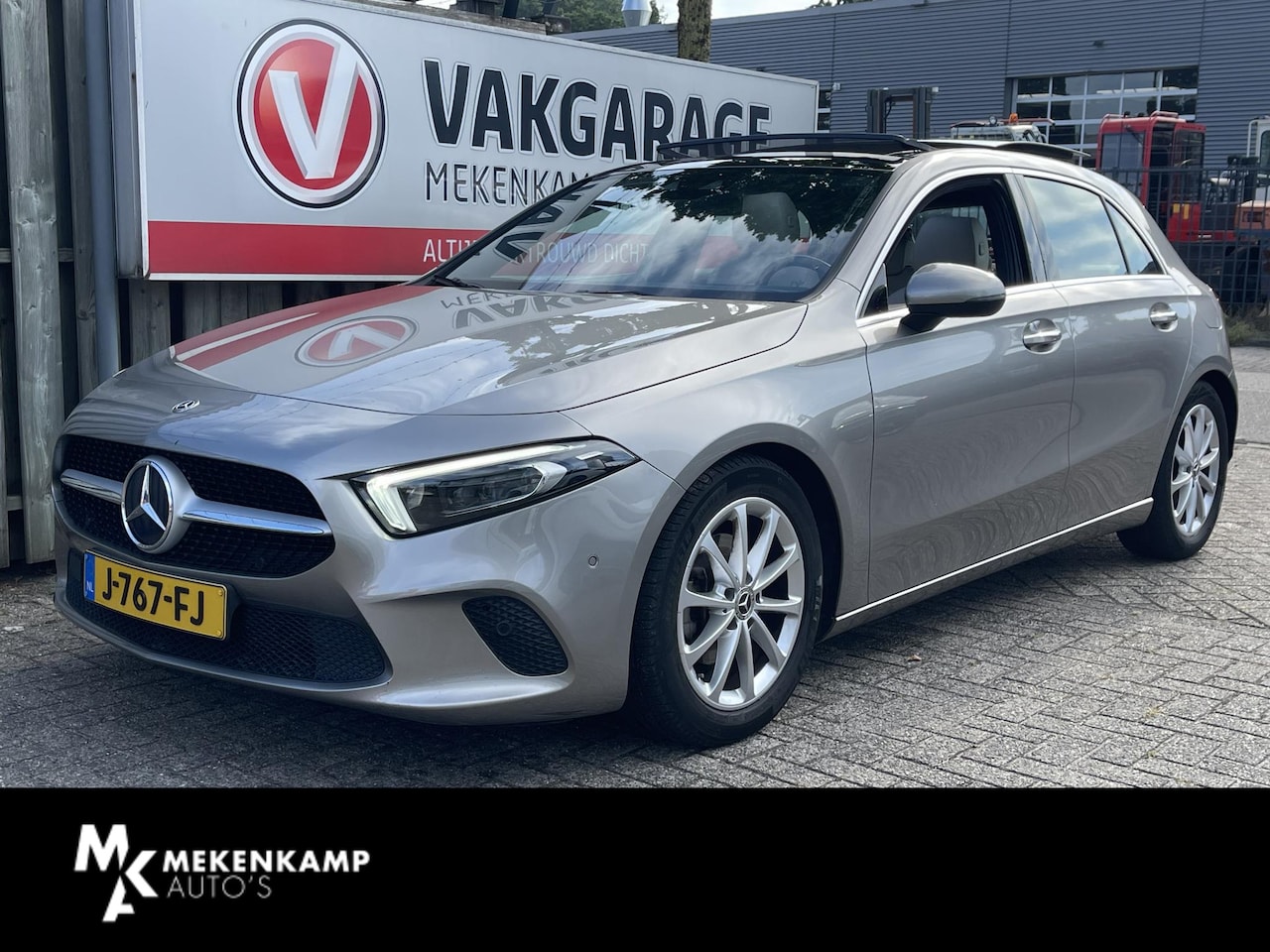 Mercedes-Benz A-klasse - 180 Business Solution Luxury 17"/Panoramadak/Elektrische stoelen + memory/Keyless/Trekhaak - AutoWereld.nl