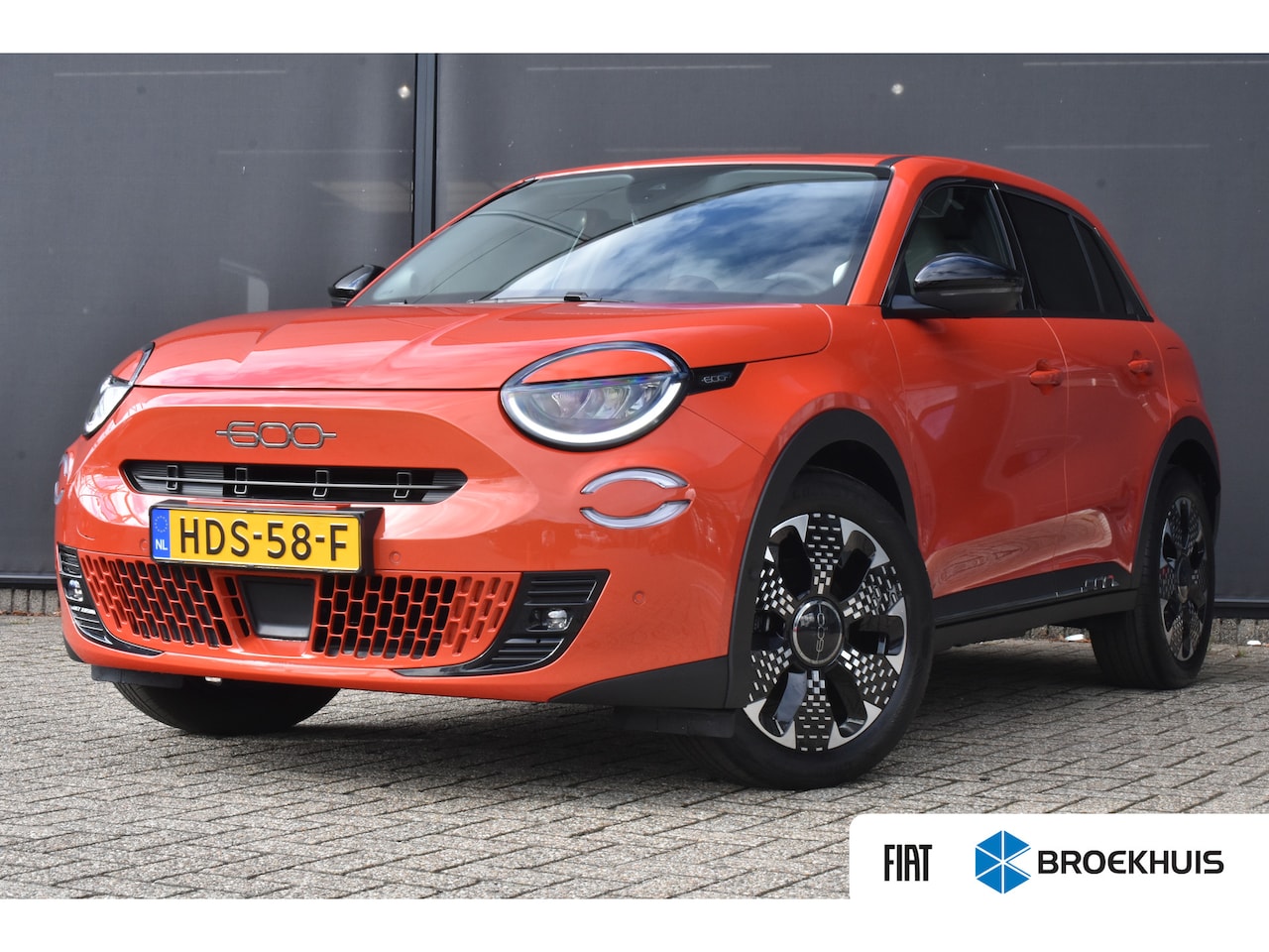 Fiat 600e - La Prima 54 kWh | Vol-Leder | Elektr. Achterklep | Navigatie | Stoelverwarming | Draadloos - AutoWereld.nl