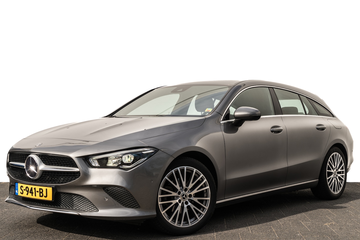 Mercedes-Benz CLA-klasse Shooting Brake - 180 Automaat Bus. Solution | Widescreen | 18 inch LMV | Sportstoelen | PDC | Navi - AutoWereld.nl
