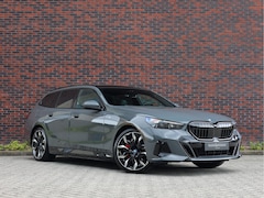 BMW 5-serie Touring - 550e xDrive | Grigio Telesto - Pano - Trekhaak - B&W