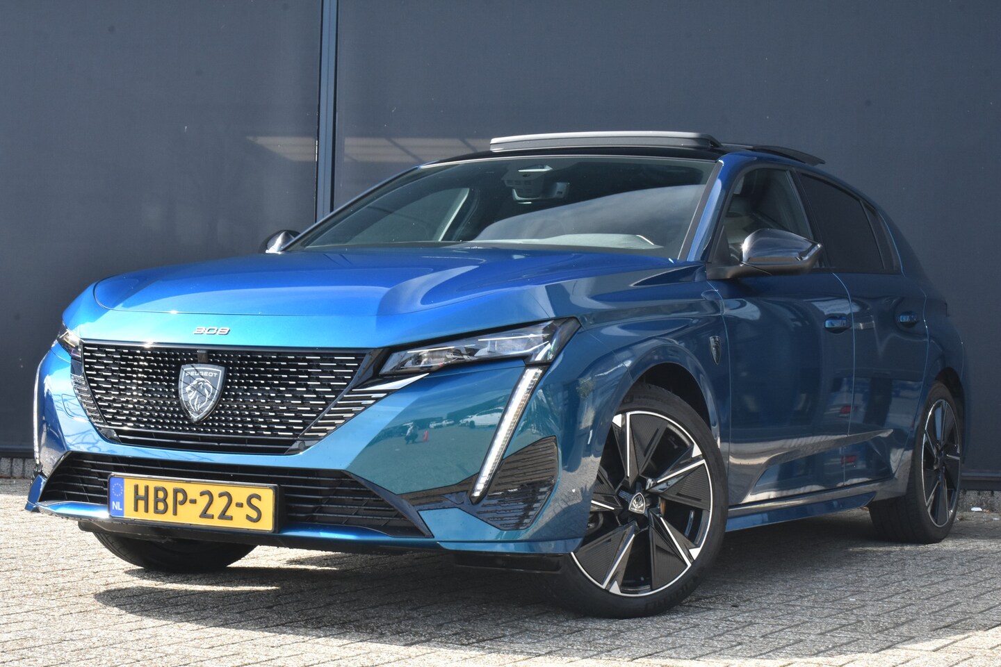 Peugeot E-308 - GT EV 54 kWh | Schuif-/Kanteldak | Alcantara | Leder | Adaptive Cruise | Navigatie | Sport - AutoWereld.nl