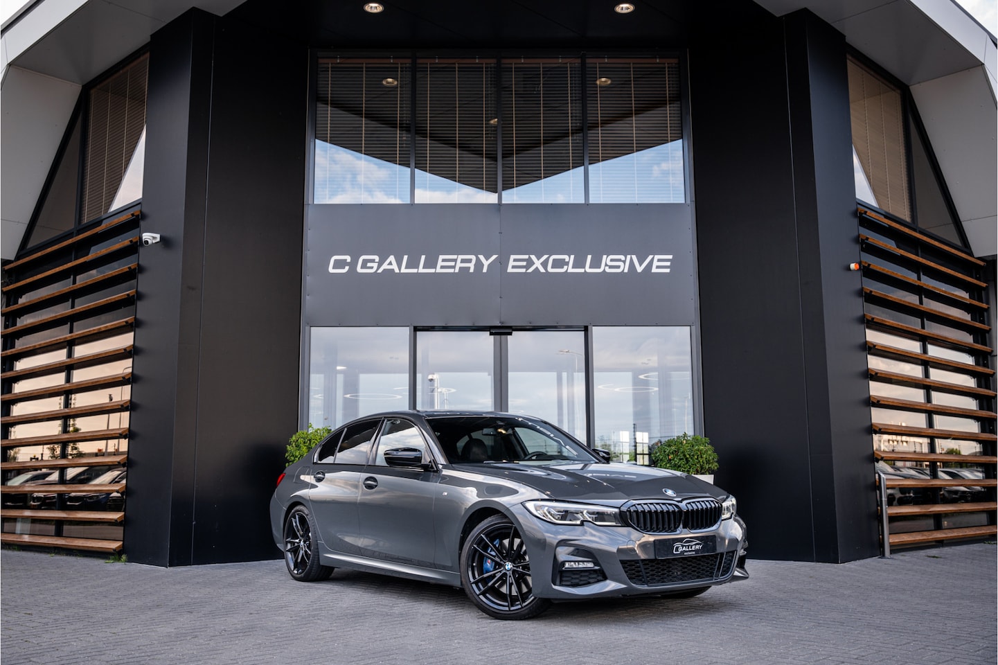 BMW 3-serie - 330i M-Sport Panorama | H/K | ACC | HUD | Dravit Grau - AutoWereld.nl