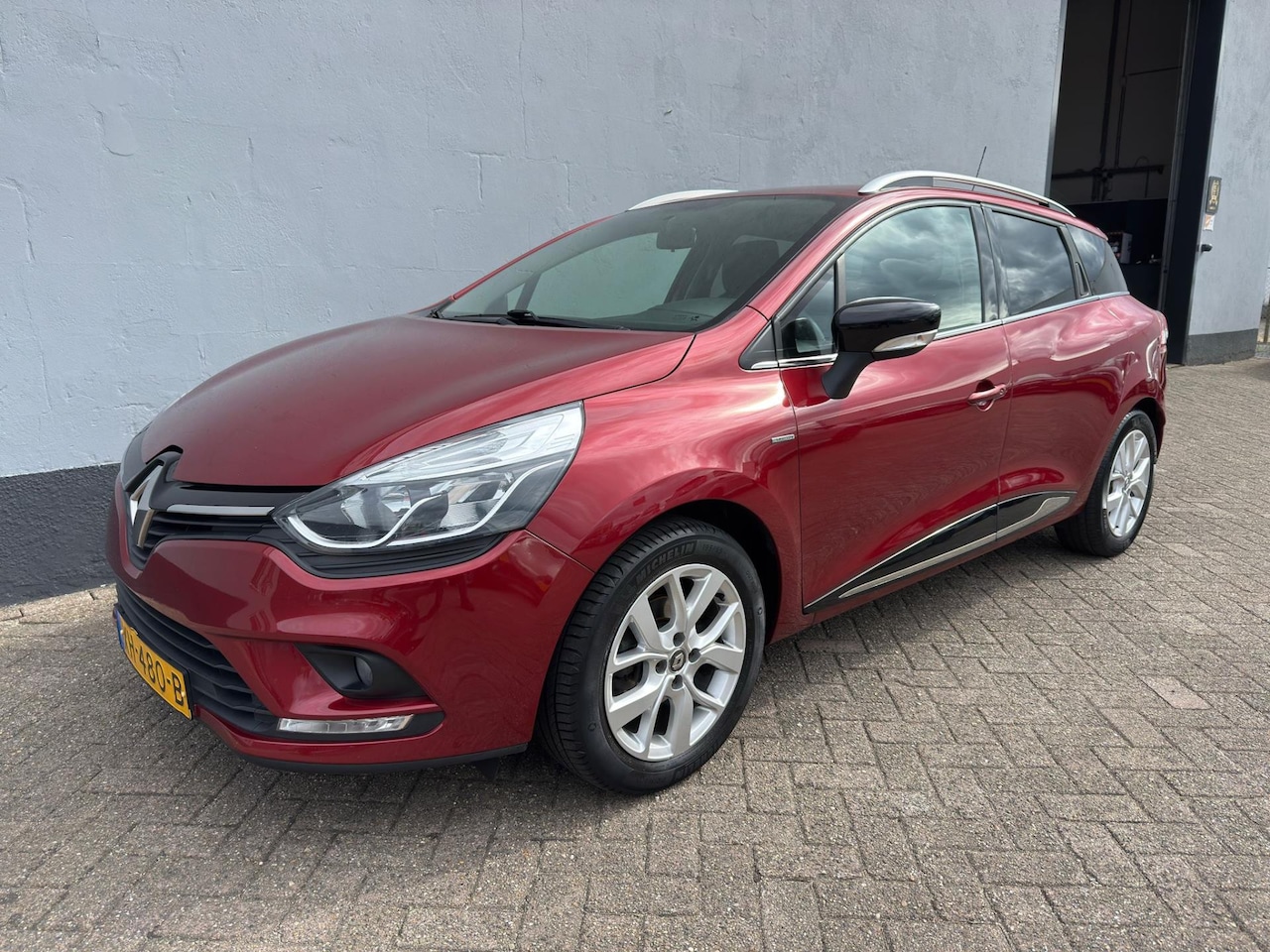 Renault Clio Estate - 0.9 TCe Limited - Navigatie - AutoWereld.nl