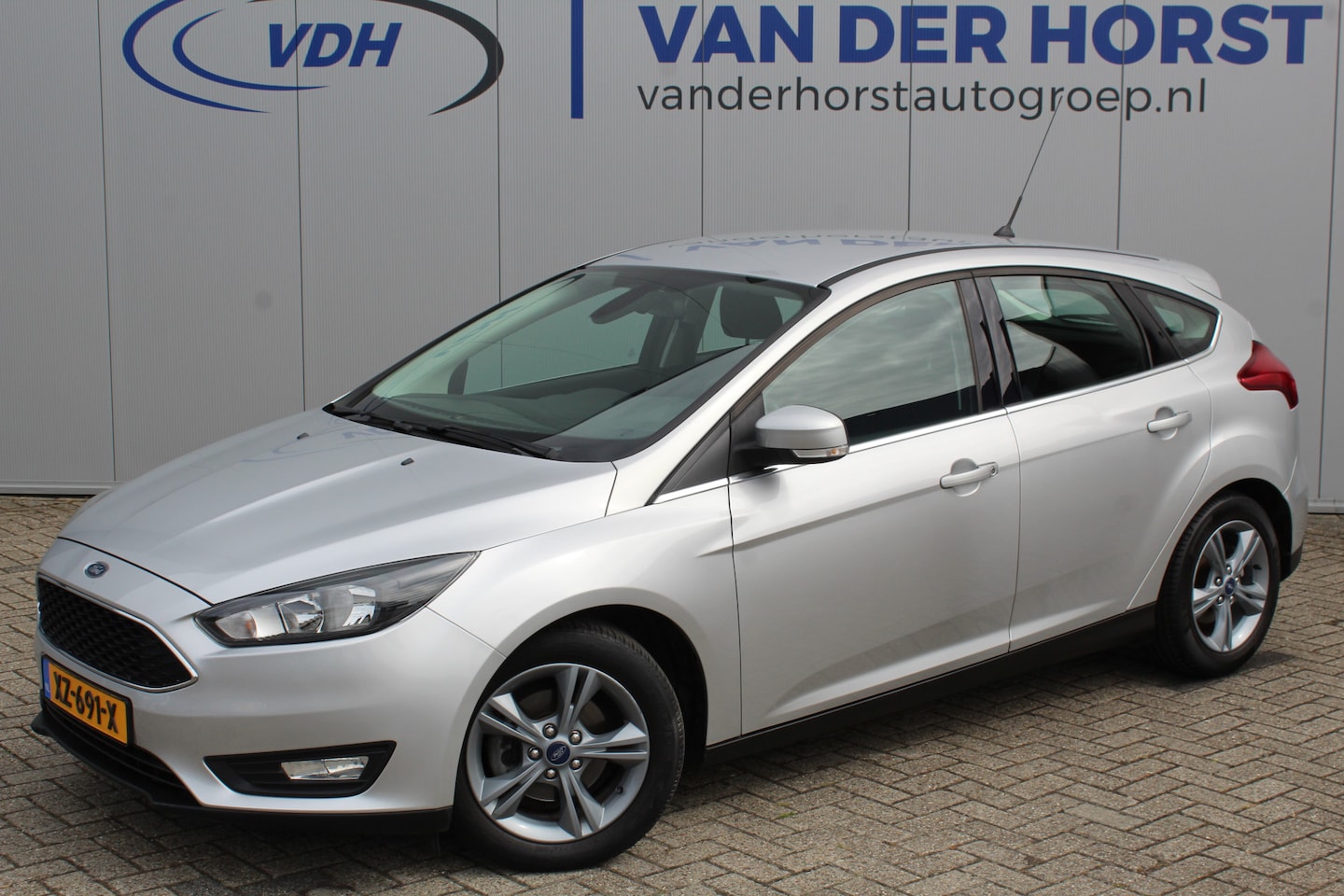 Ford Focus - 1.0-125pk Titanium. Keurig nette Ford Focus hatchback met slechts 69.000km ! Autm. airco d - AutoWereld.nl