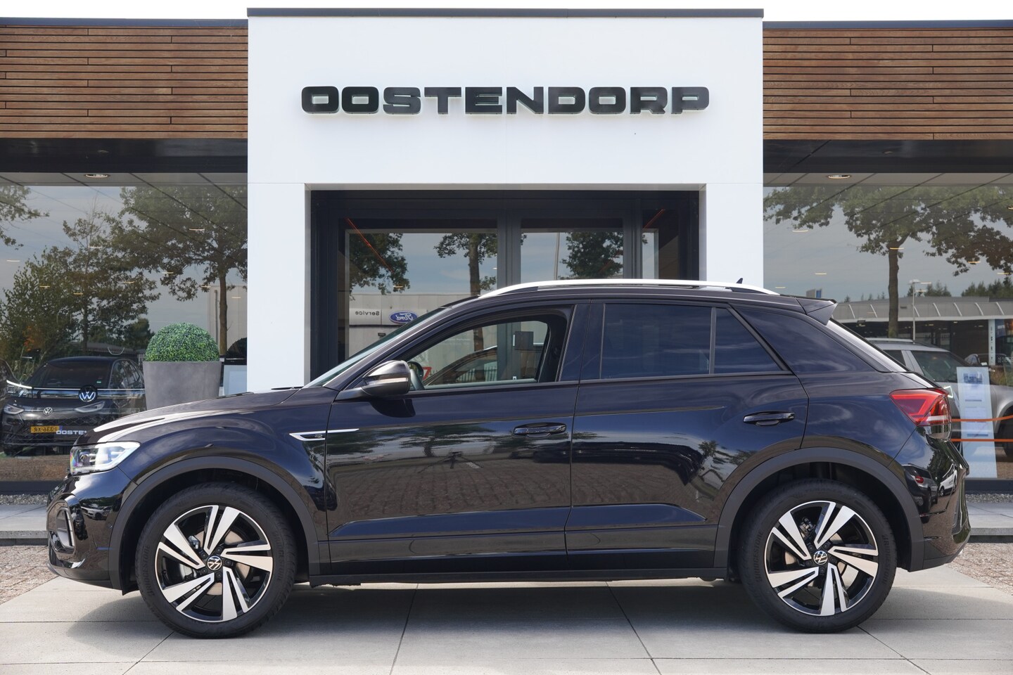 Volkswagen T-Roc - 1.5TSI/150pk R-Line DSG Automaat|2025|Panoramadak|18"LMV|Navi|Virtual Cockpit|PDC+Assist+C - AutoWereld.nl