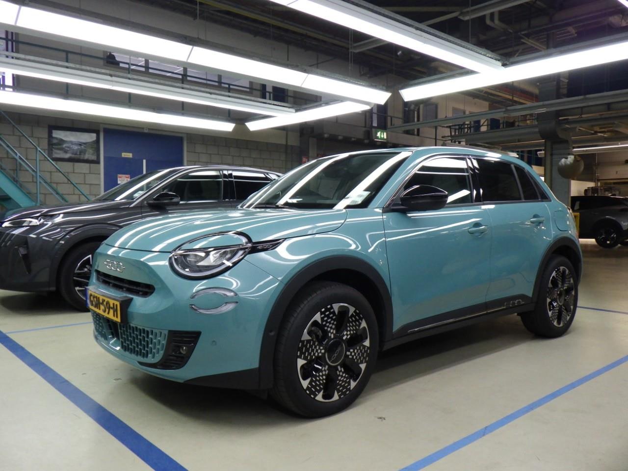 Fiat 600 - 1.2 Hybrid La Prima 136pk Automaat | Vol-Leder | Elektr. Stoelen | Elektr. Achterklep | Ma - AutoWereld.nl