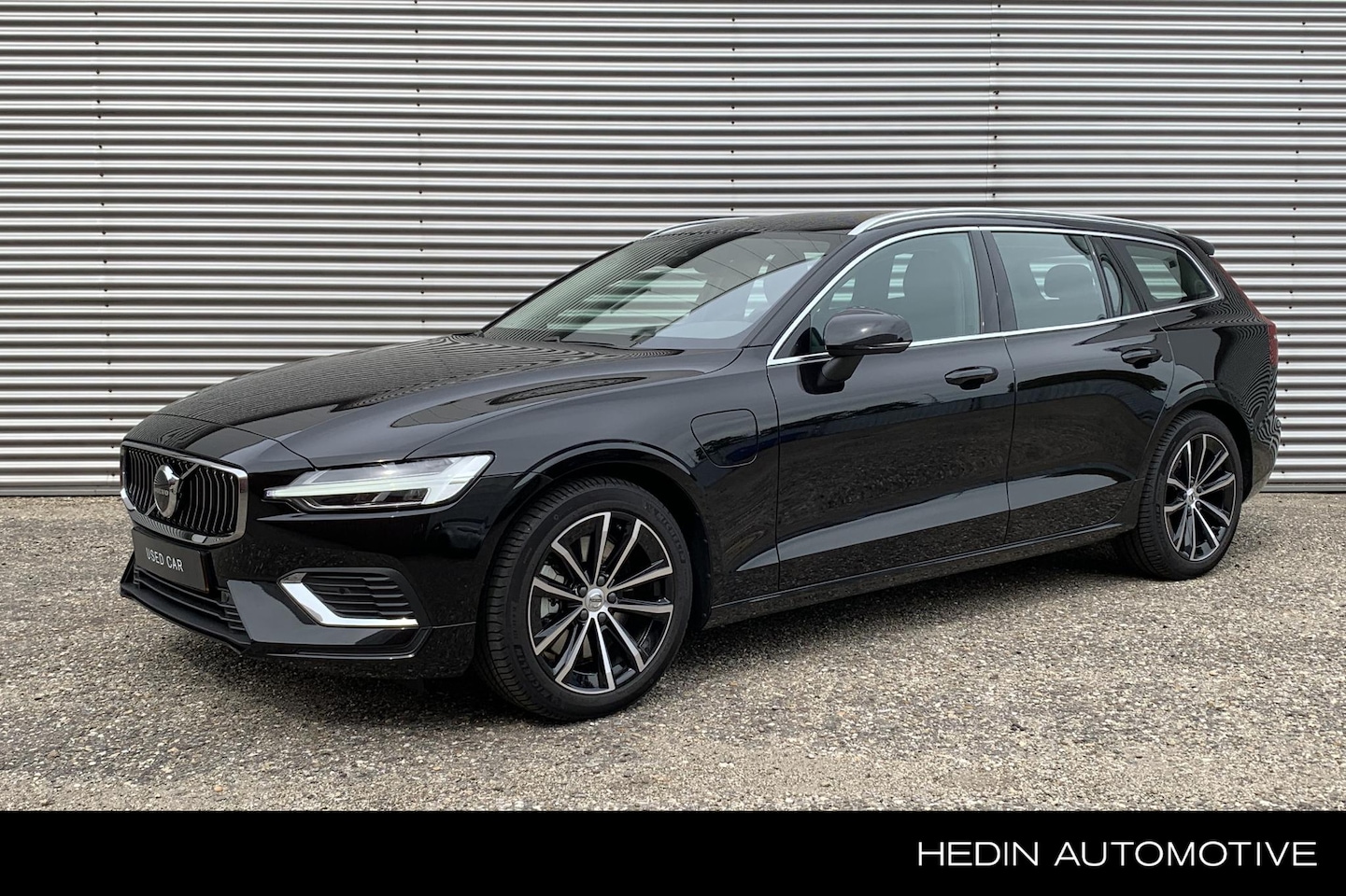 Volvo V60 - T6 AWD Plug-In Essential | Park Assist voor+achter | Lederen bekleding | Apple Carplay / A - AutoWereld.nl