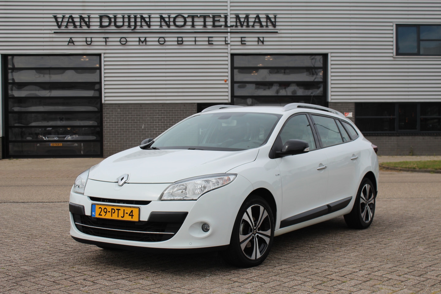 Renault Mégane Estate - 2.0 Bose Automaat / Keyless / N.A.P. - AutoWereld.nl