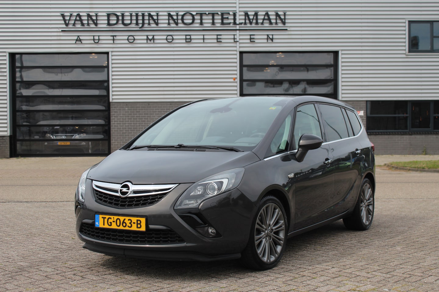 Opel Zafira Tourer - 1.4 Cosmo 7p. / Leer / Panoramadak / Camera - AutoWereld.nl