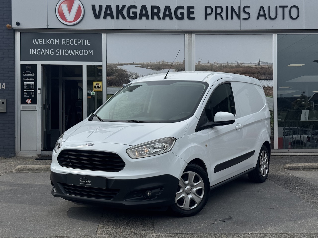 Ford Transit Courier - 1.5 TDCI Trend |CAMERA|AIRCO|VOLL. ONDERH.|TREKHAAK| - AutoWereld.nl