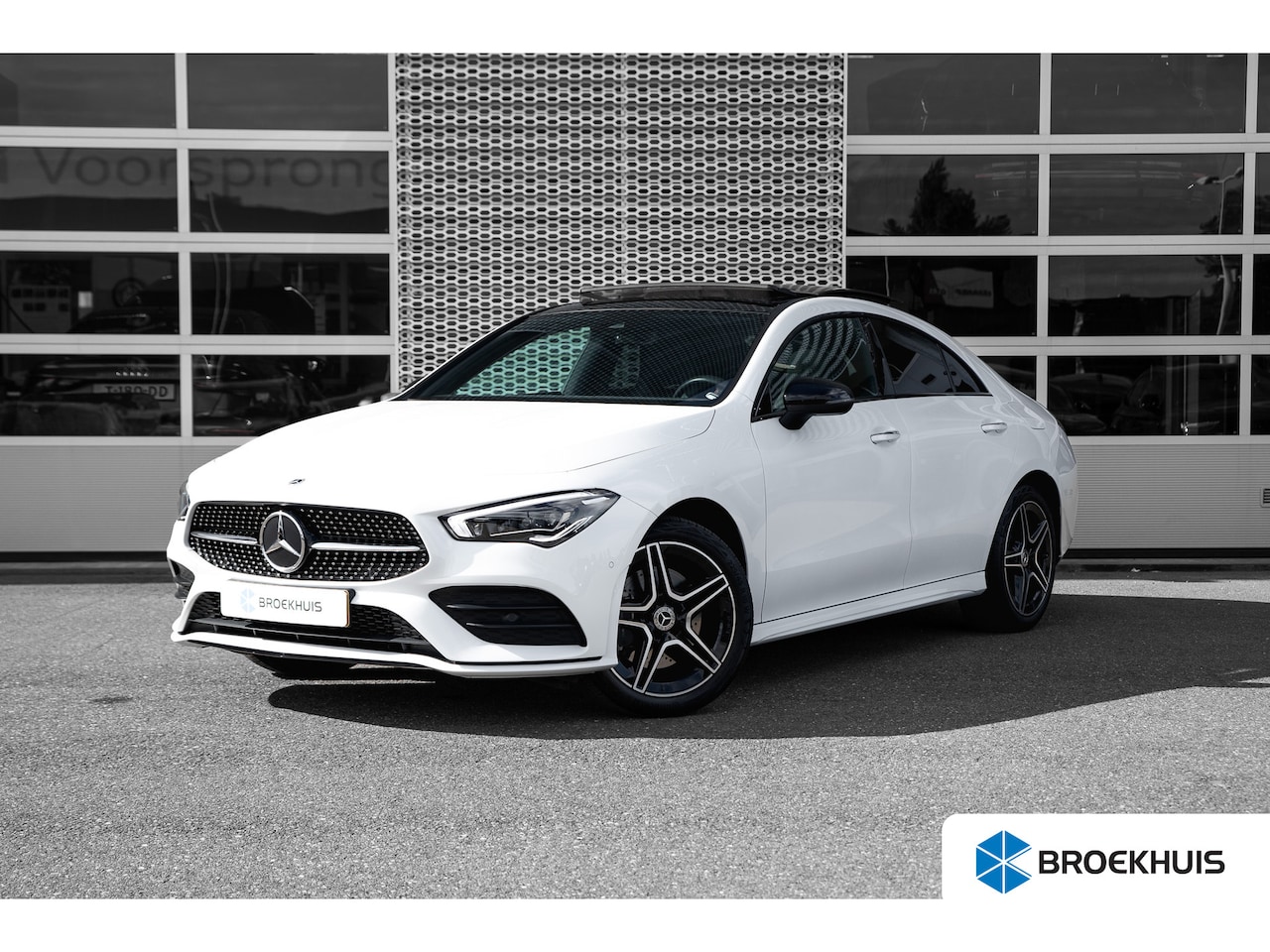 Mercedes-Benz CLA-Klasse - 250 e 218pk AMG Line | Panoramadak | Achteruitrijcamera | Trekhaak | Dodehoeksensor - AutoWereld.nl
