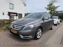 Mercedes-Benz B-klasse - 180 Aut f-1 NAVIGATIE|TREKHAAK|LEDER|1E EIGENAAR|XENON-LED|DEALER ONDERHOUDEN