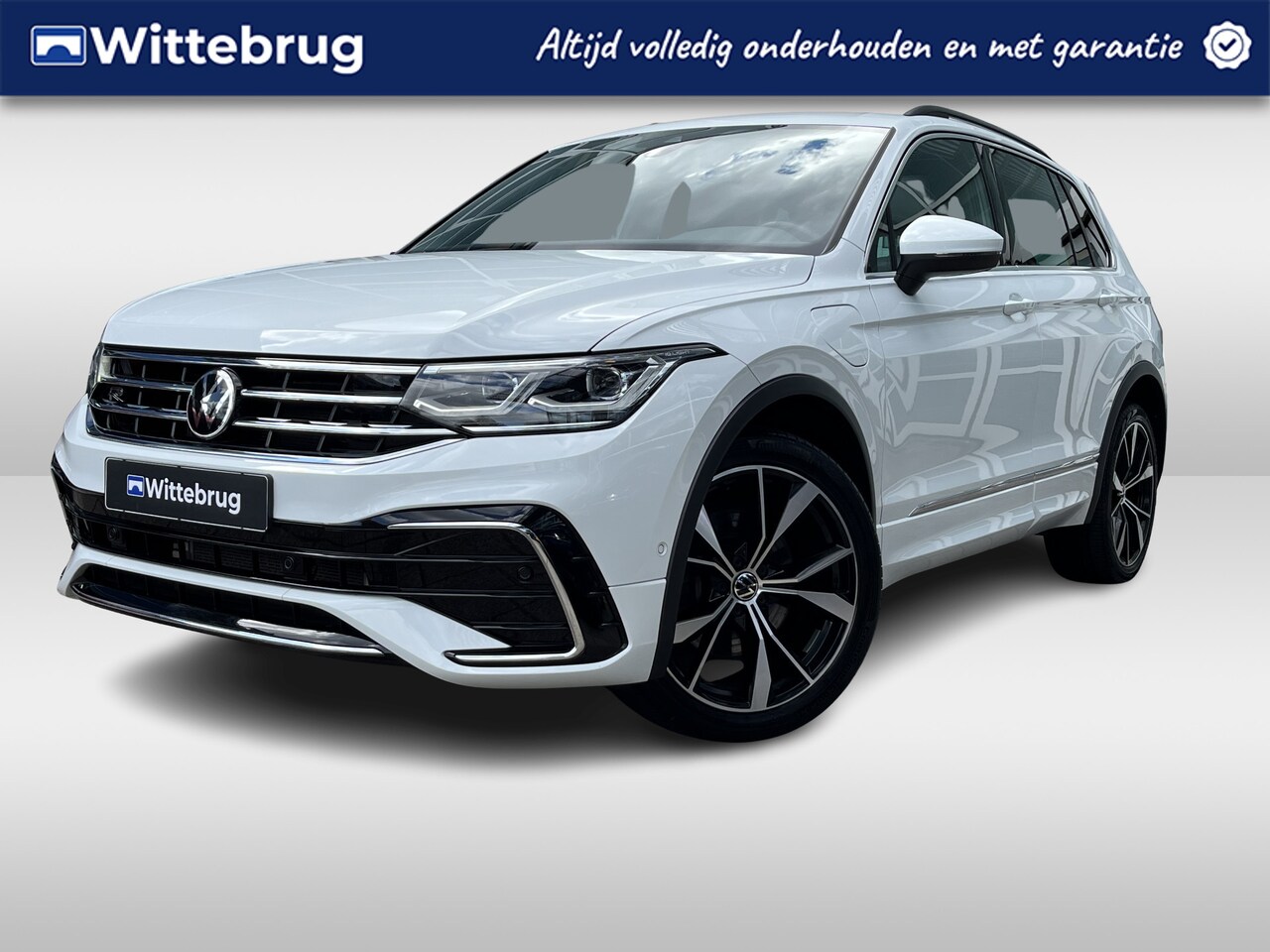 Volkswagen Tiguan - 1.4 TSI eHybrid 245PK DSG R-Line Business+ / Digital Cockpit Pro / Matrix-Led Verlichting - AutoWereld.nl