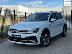 Volkswagen Tiguan - 2.0 TSI 4Motion 3X R-Line Panorama Virtual ACC Trekhaak Camera Leder