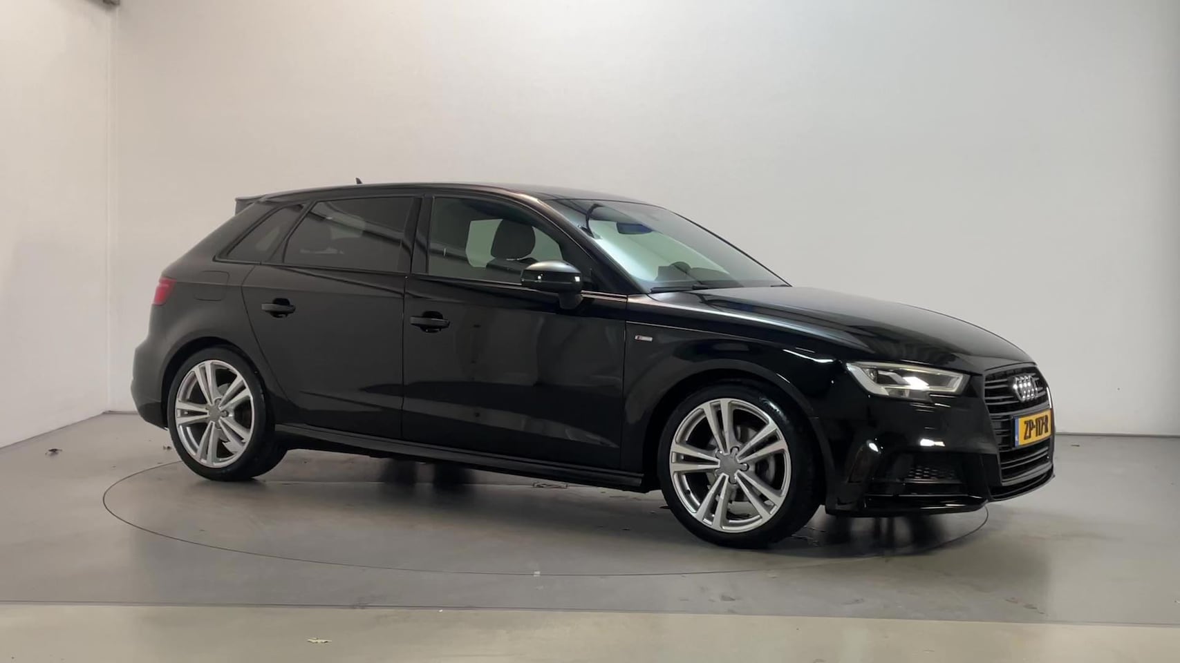 Audi A3 Sportback - 30 TFSI Sport S Line Edition Virtual Cockpit Navigatie Stoelverwarming - AutoWereld.nl