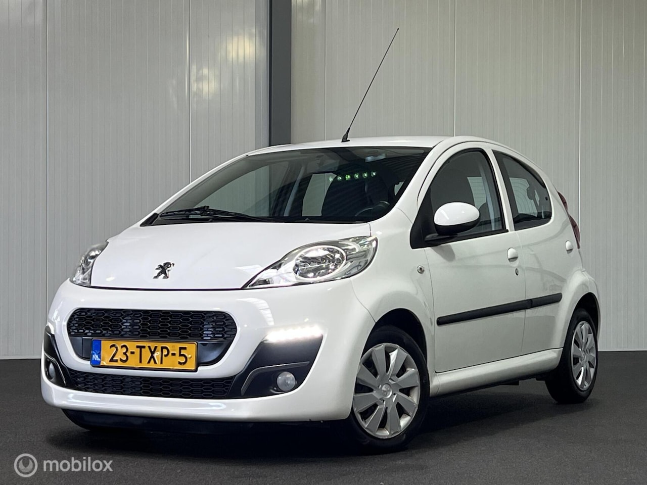 Peugeot 107 - 1.0 Active 5-drs AUTOMAAT [ NAP airco LED ] - AutoWereld.nl