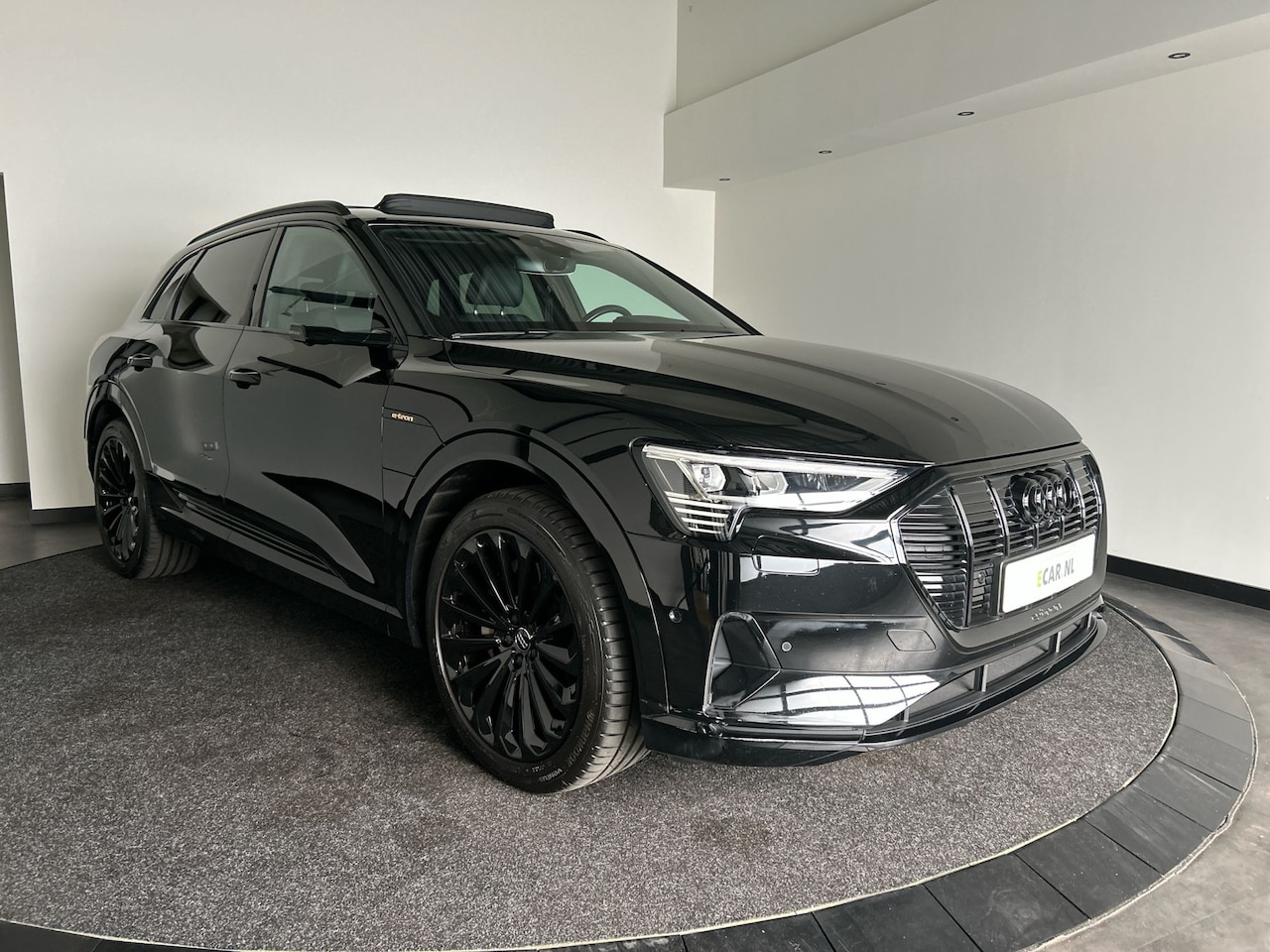 Audi e-tron - e-tron 50 quattro Launch edition 71 kWh Black on Black | Panoramadak | 21 Inch Black metal - AutoWereld.nl