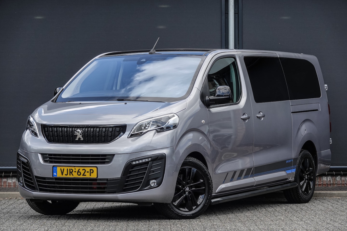 Peugeot Expert - Long 2.0 BlueHDI 177Pk Aut. | Sport | Dubbel Cabine | 5-Persoons | 2xSchuifdeur | 360° Cam - AutoWereld.nl