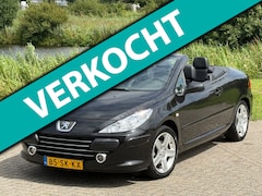 Peugeot 307 CC - 2.0-16V 140PK | Noir Perla | Carplay/Leder/Stoelverwarming/Clima/PDC/LMV - Keurige auto