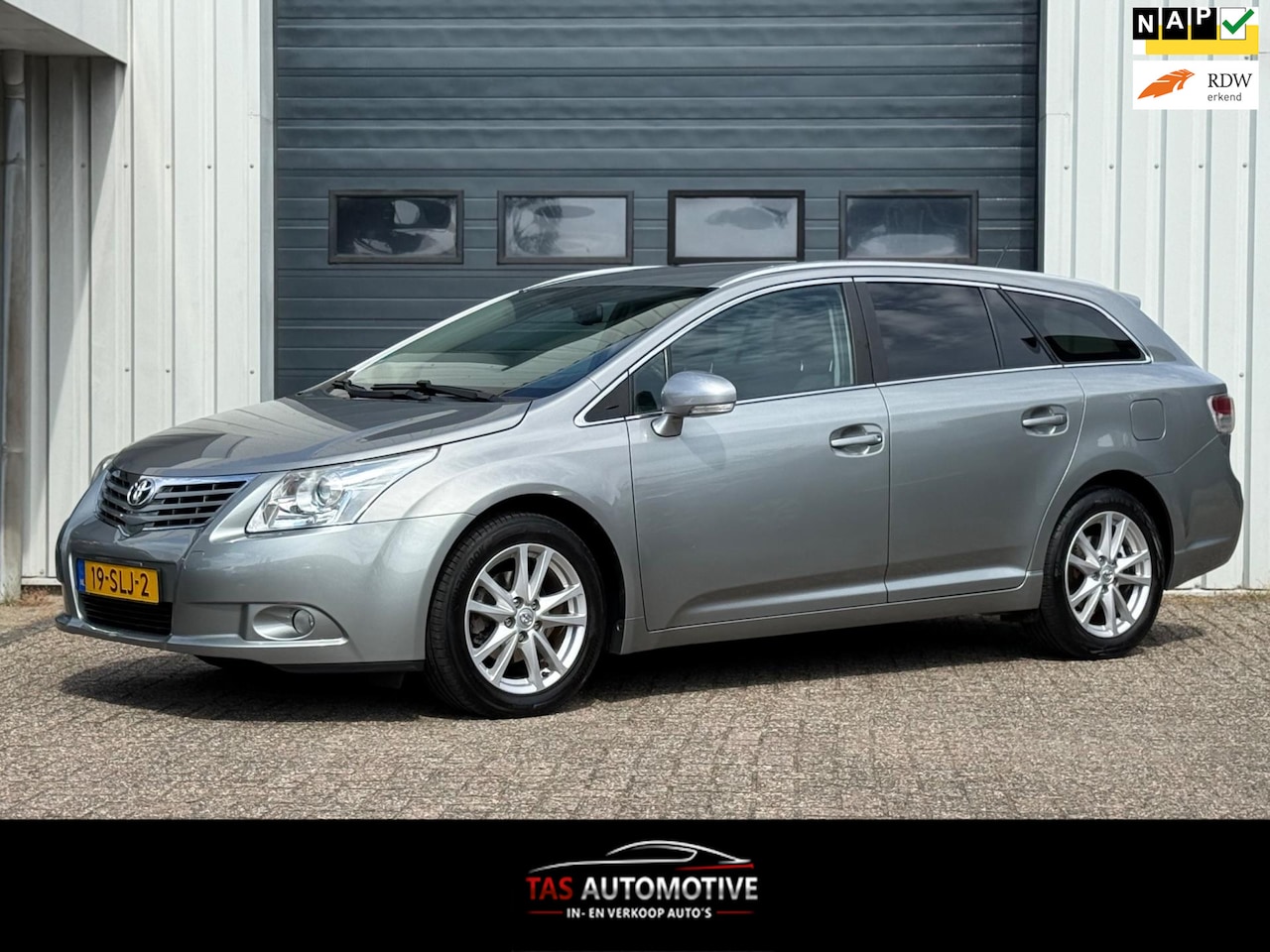 Toyota Avensis Wagon - 1.8 VVTi Business AUTOMAAT/NAVI/CRUISE - AutoWereld.nl