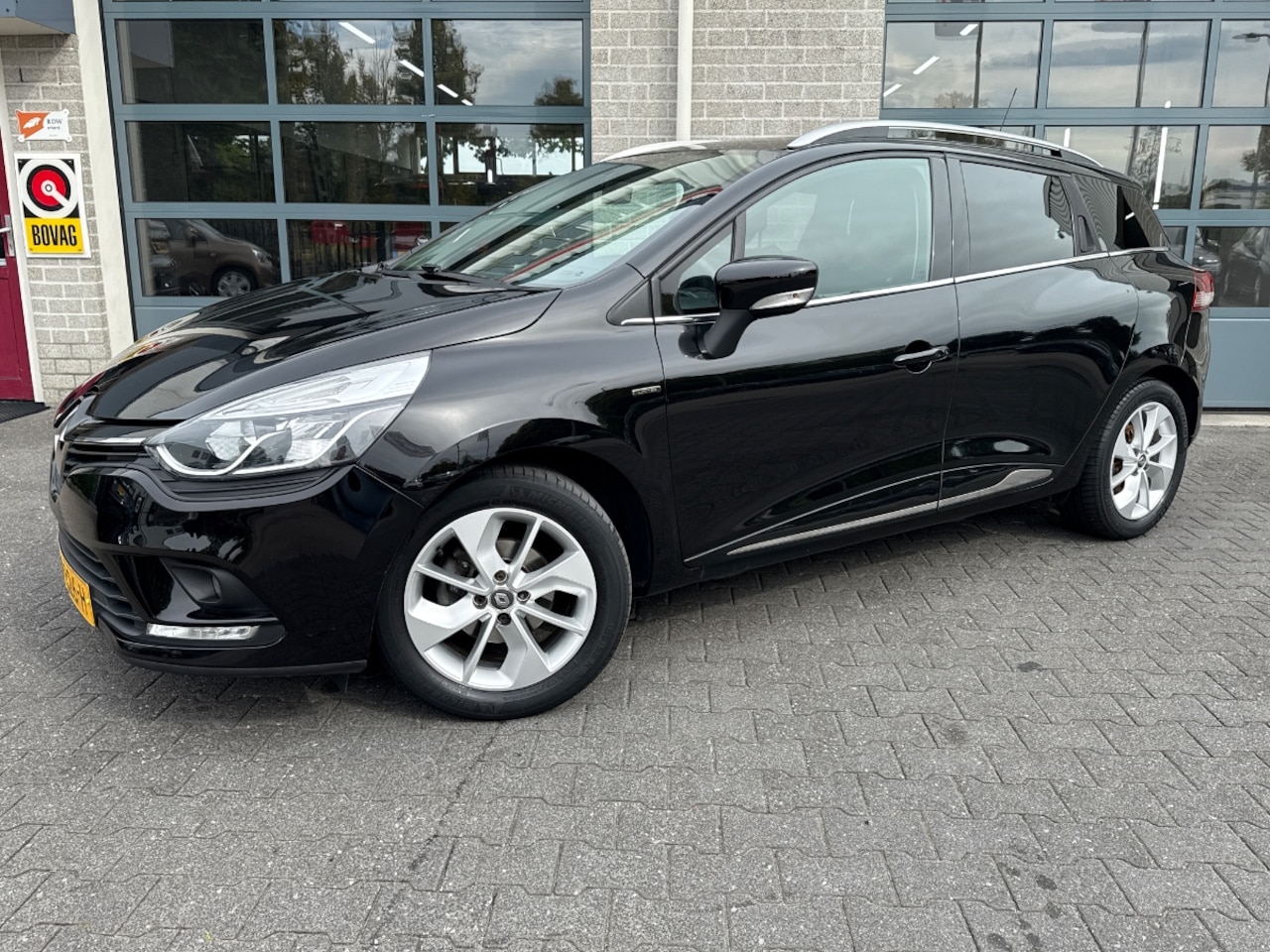Renault Clio Estate - 0.9 TCe Limited | TREKHAAK | DEALER ONDERHOUDEN | - AutoWereld.nl