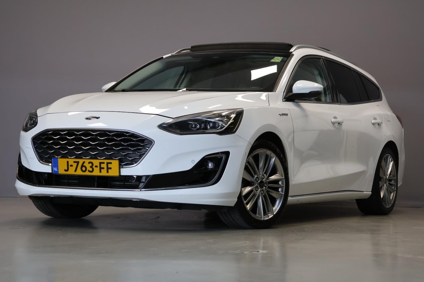 Ford Focus Wagon - 1.5 EcoBoost Vignale |AUT|HeadUp|Leder| - AutoWereld.nl