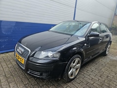 Audi A3 Sportback - 1.8 TFSI Lees TEKST