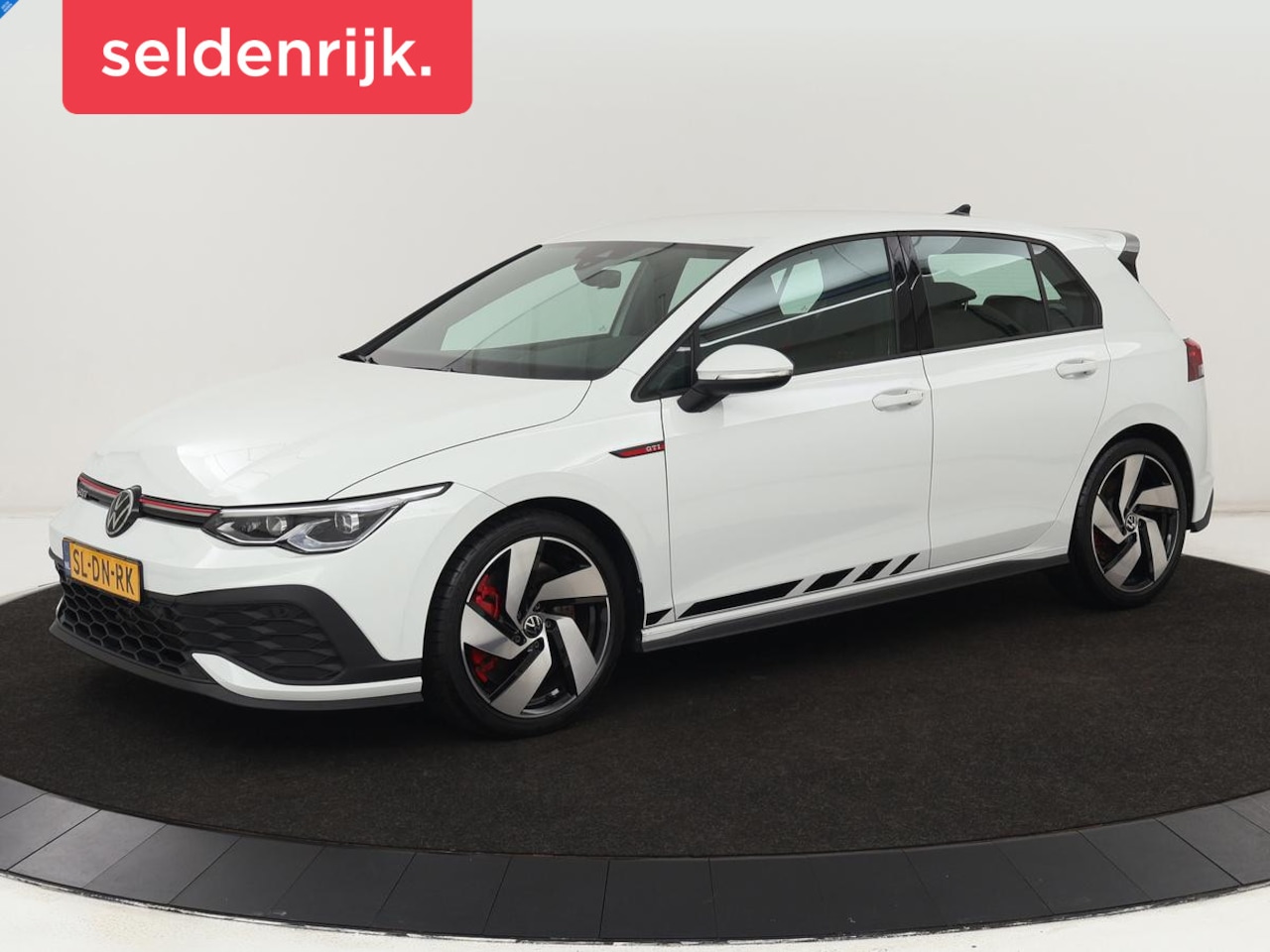 Volkswagen Golf Plus - 2.0 TSI GTI | Stoel & stuurverwarming | Carplay | Sfeerverlichting | LED Plus | Sportstoel - AutoWereld.nl