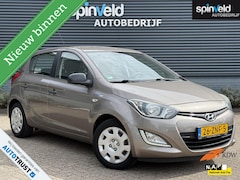 Hyundai i20 - 1.2i Business Edition BJ`13 NAP NL Airco Elekpakket