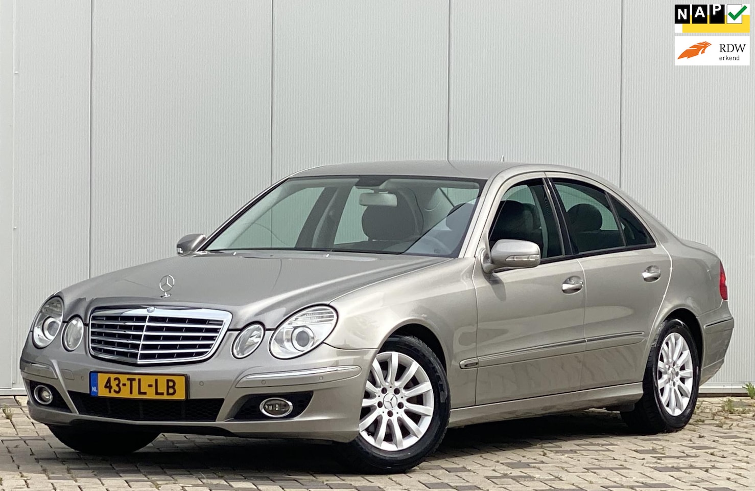 Mercedes-Benz E-klasse - 280 Elegance AUTOMAAT LEER NAVI 1STE EIGENAAR VOLLEDIG ONDERHOUD - AutoWereld.nl