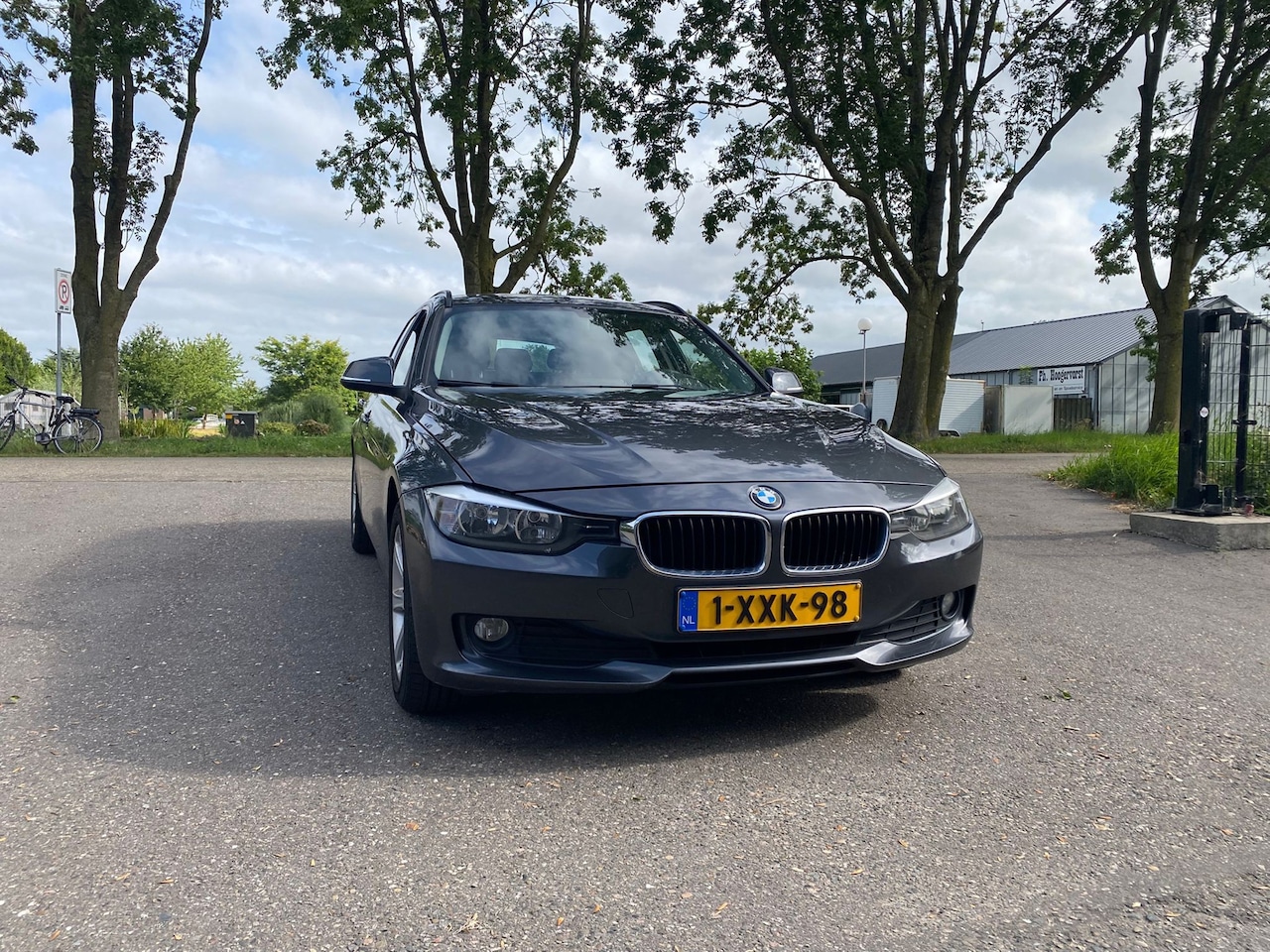 BMW 3-serie Touring - 316i Business LAGE KILOMETERS - ELEKTRISCHE KOFFERBAK - NETTE AUTO - AutoWereld.nl
