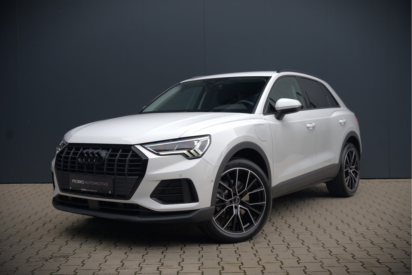 Audi Q3 - 45 TFSI e Advanced edition | Navigatie | Stoelverwarming | Parkeersensoren | Black Edition - AutoWereld.nl