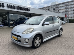 Daihatsu Sirion 2 - 1.3-16V Comfort Automaat Airco Cruise Trekhaak Lmv Nap